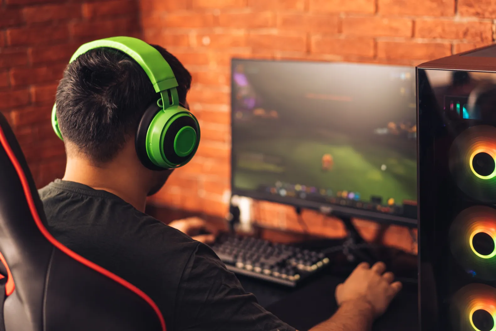 Compare Minecraft Servers with Live Data