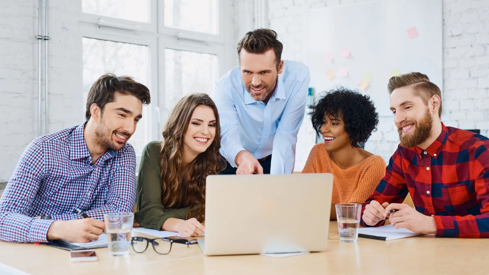 Reach More Applicants with HiresQuick’s Free Job Post Chicago