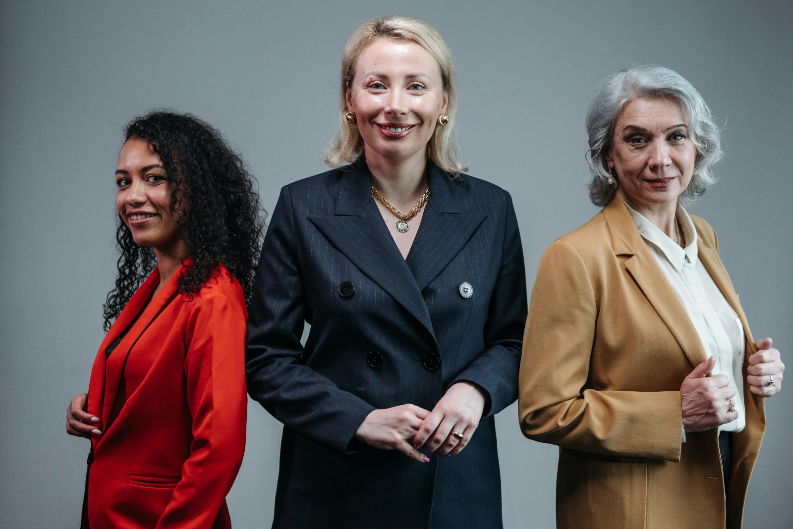 ELEVATE YOUR WARDROBE WITH BESPOKE WOMEN’S SUITS