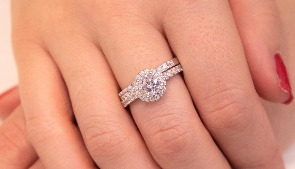 Shop Engagement Ring Finance UK Plans to Make Your Dream Ring Affordable