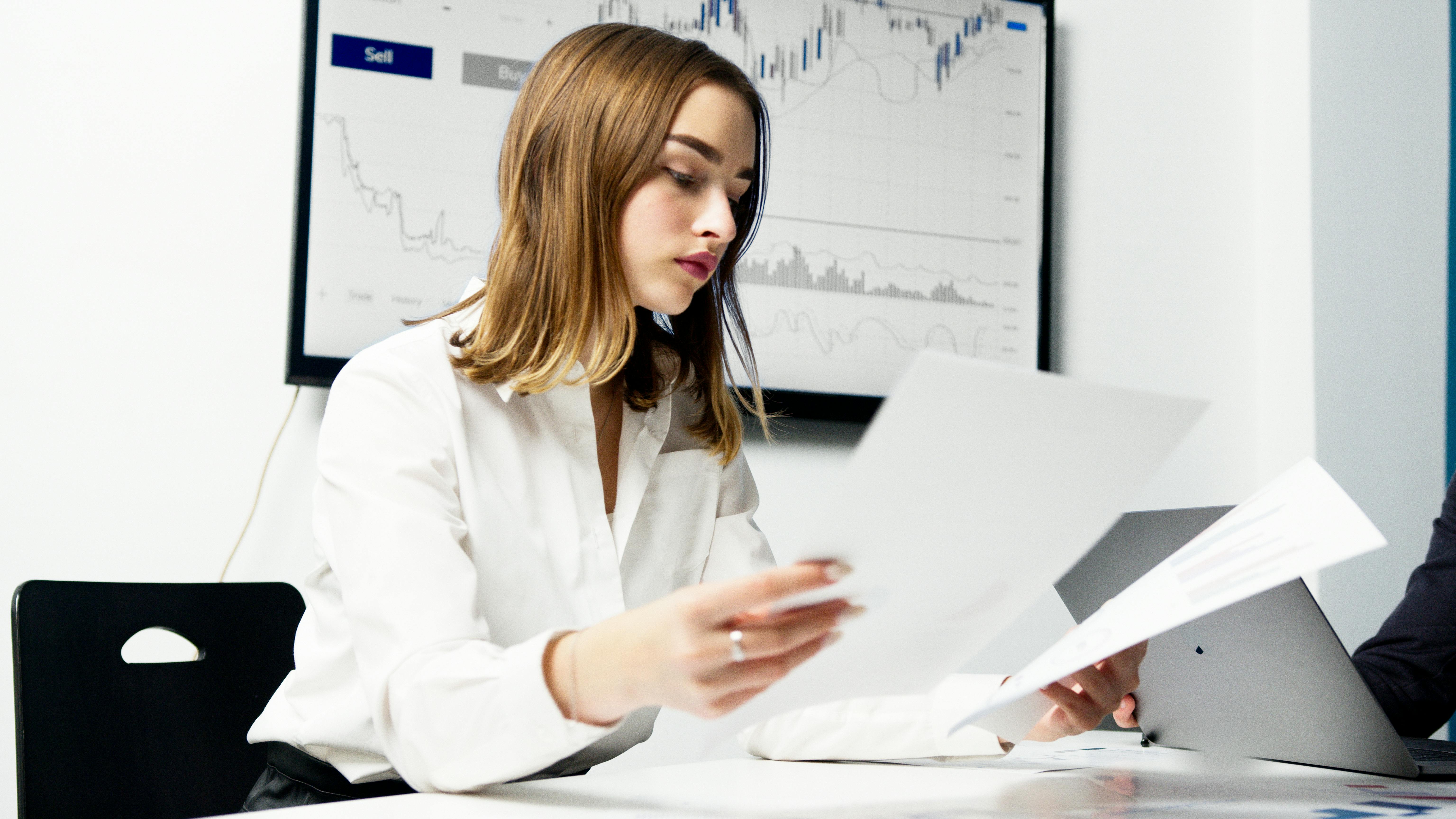 5 Essential Competitor Research Techniques for B2B Success