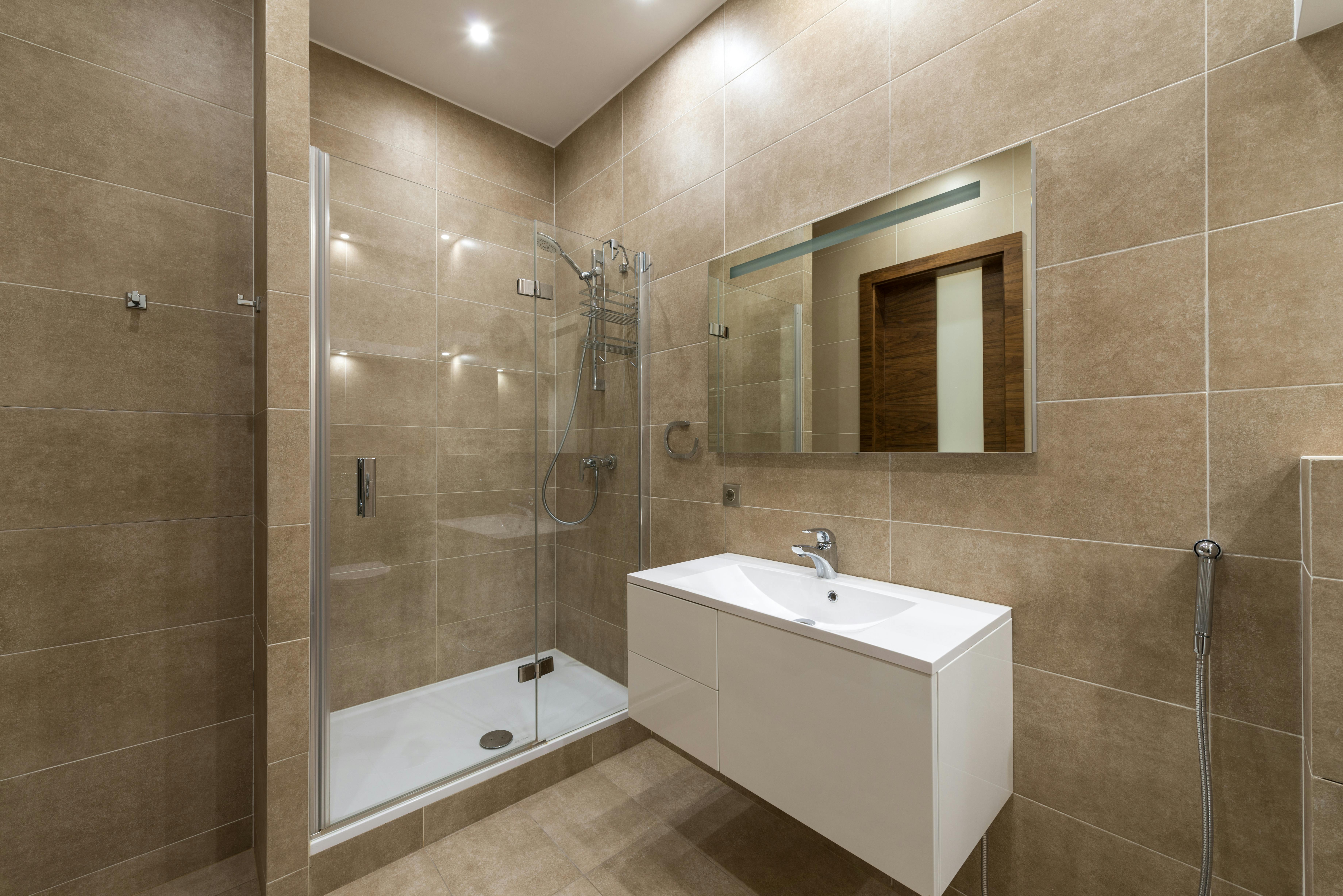 Cabine de douche complete : robustesse et confort