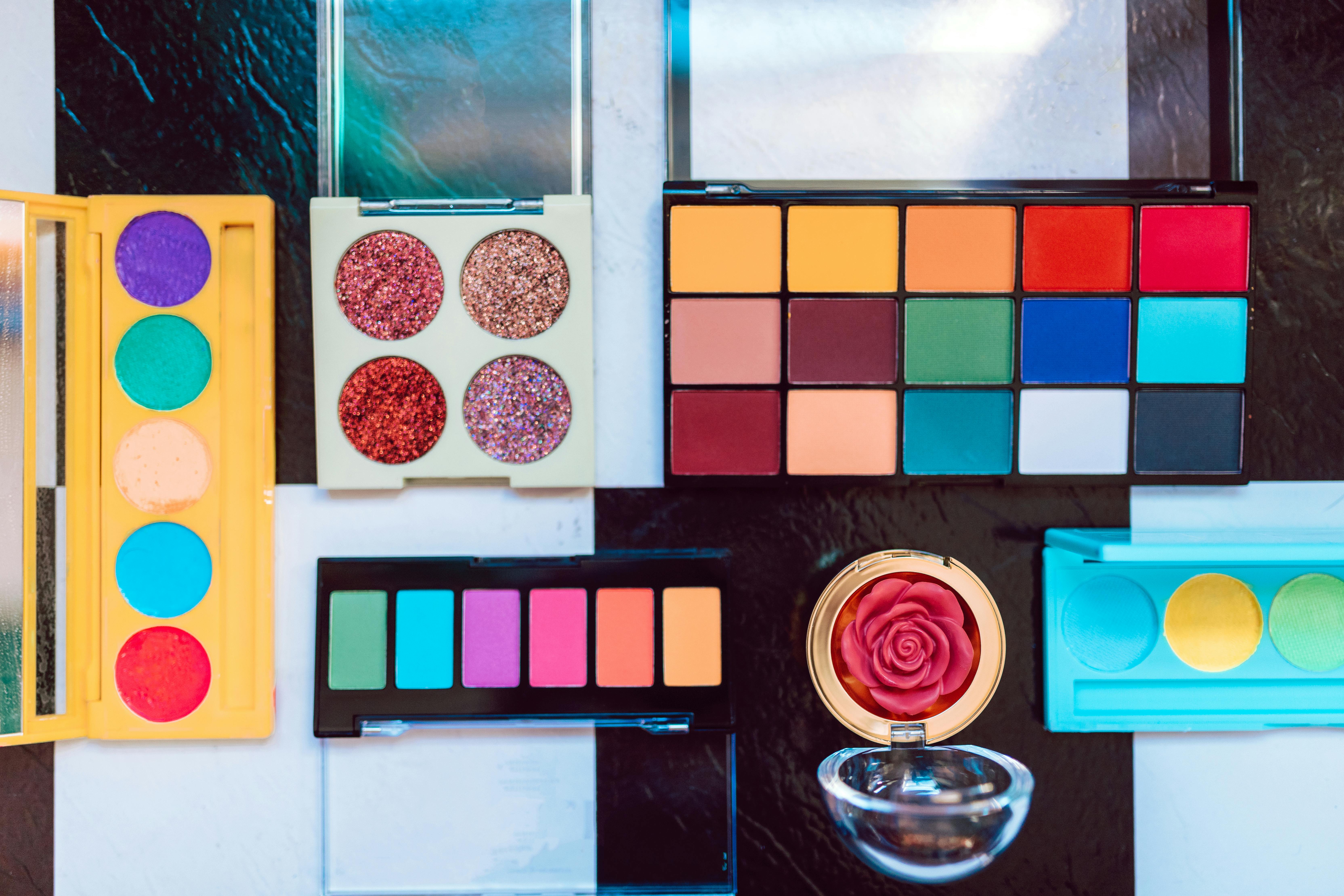 Shop Glitter Eyeshadow Palette from Ashunta Sheriff Beauty